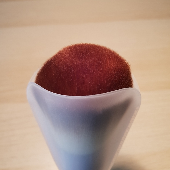 La Mer The Powder Brush - Picture 5 of 5